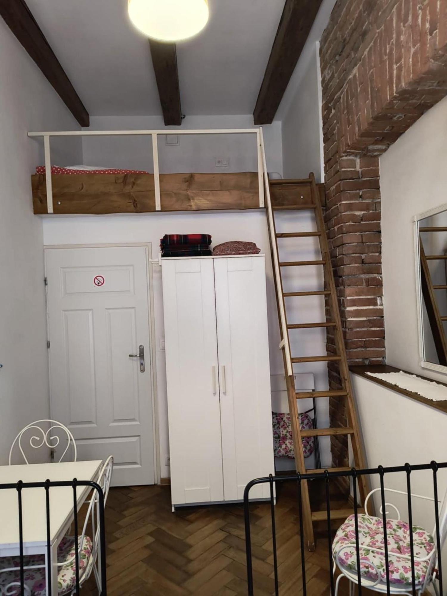 Wawel Hostel クラクフ エクステリア 写真